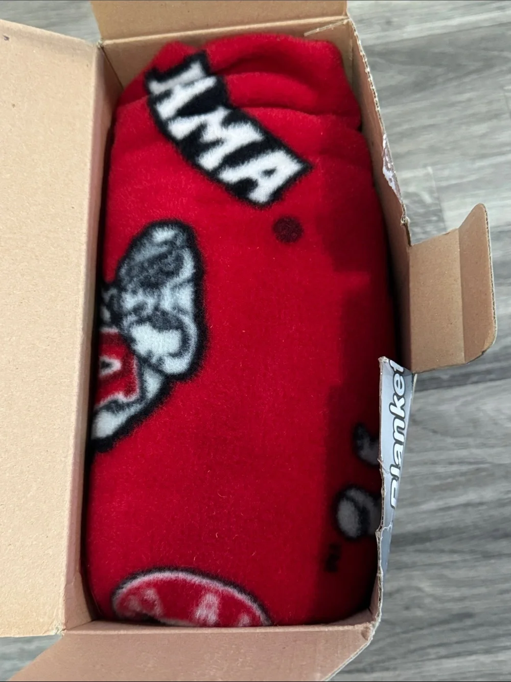Alabama Printed Collegiate Snuggie with sleeves new in the original box
